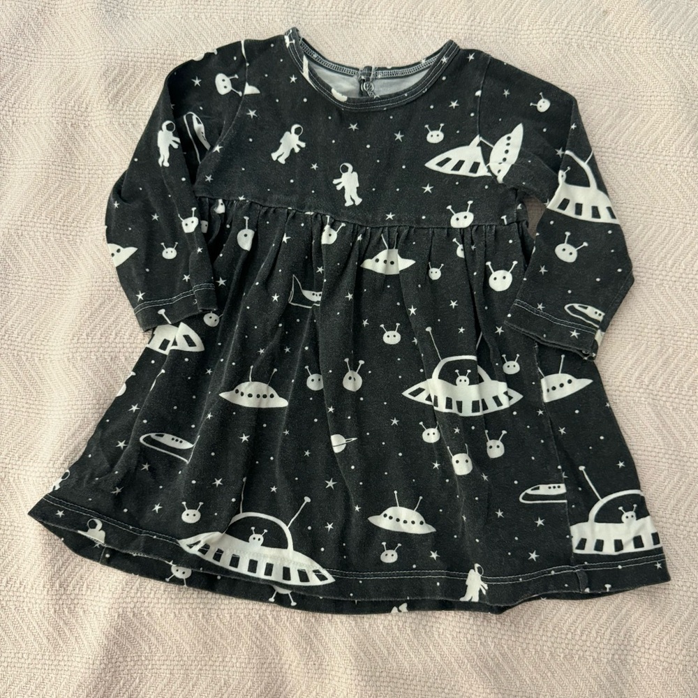 Spaceship & Aliens black & white dress Winter Water Factory
